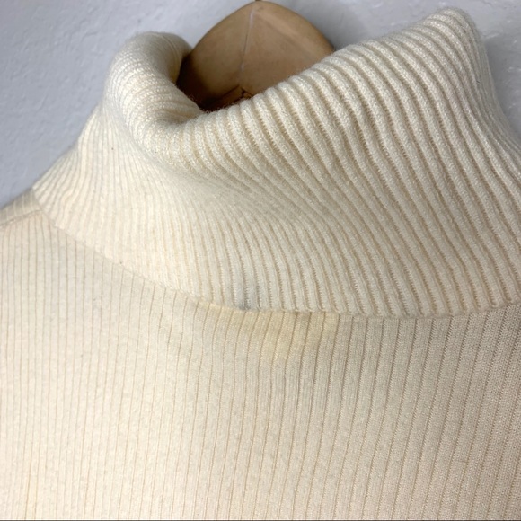 Escada cream turtleneck cashmere long sleeve - Picture 6 of 7